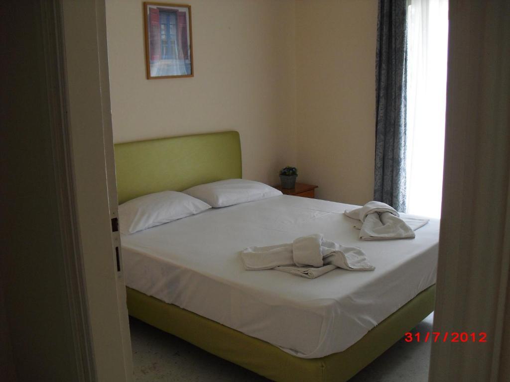 Kangaroo Hotel Mola Kalyva Bilik gambar