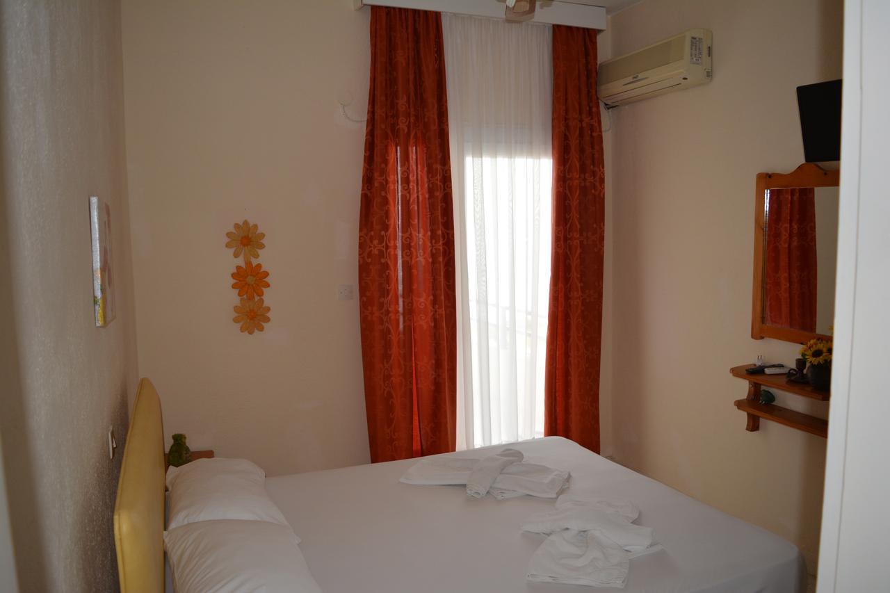 Kangaroo Hotel Mola Kalyva Luaran gambar